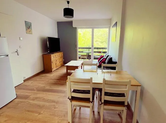 Calme Et Arboree Proche De La